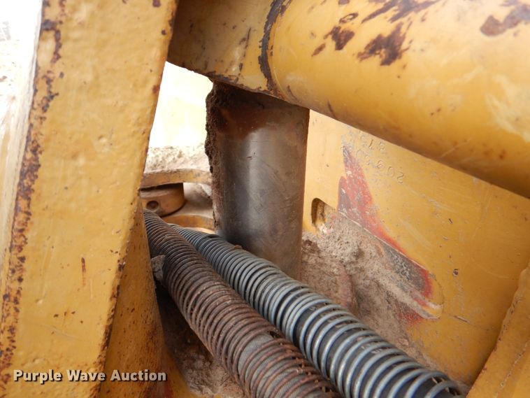 image for item DJ0381 2004 Caterpillar D5N XL  dozer