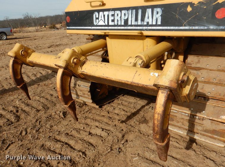 image for item DJ0381 2004 Caterpillar D5N XL  dozer
