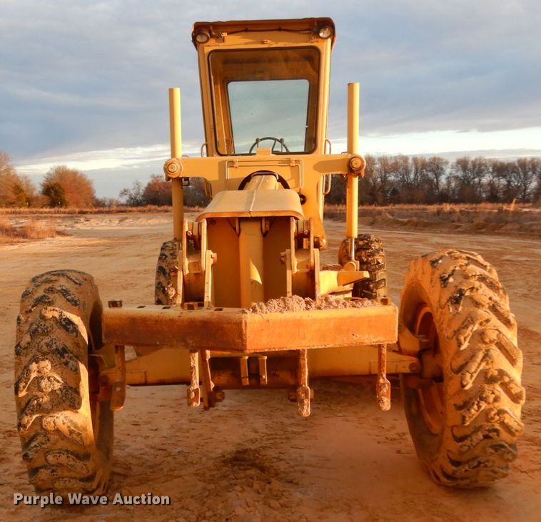 image for item DJ8235 1973 John Deere 570A  motor grader