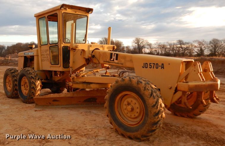 image for item DJ8235 1973 John Deere 570A  motor grader