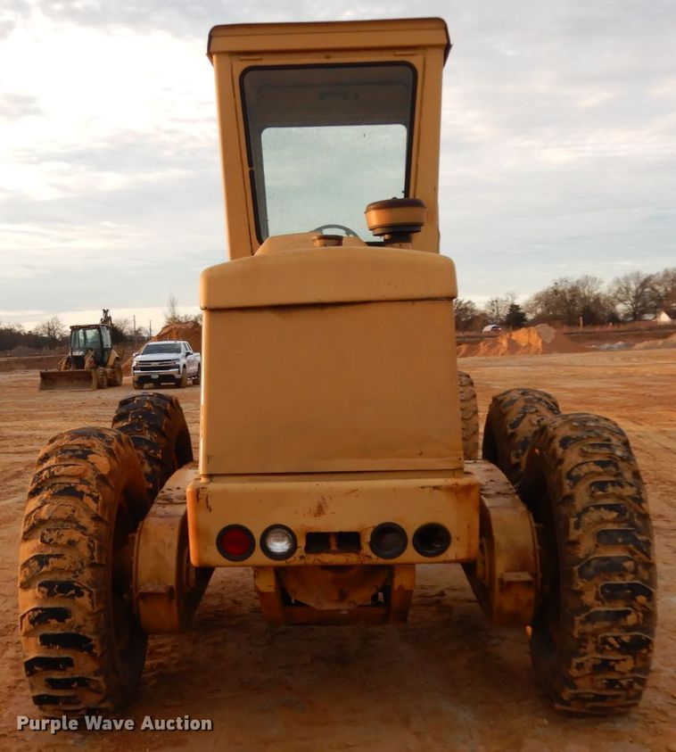 image for item DJ8235 1973 John Deere 570A  motor grader