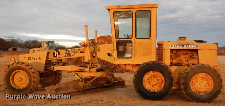 image for item DJ8235 1973 John Deere 570A  motor grader