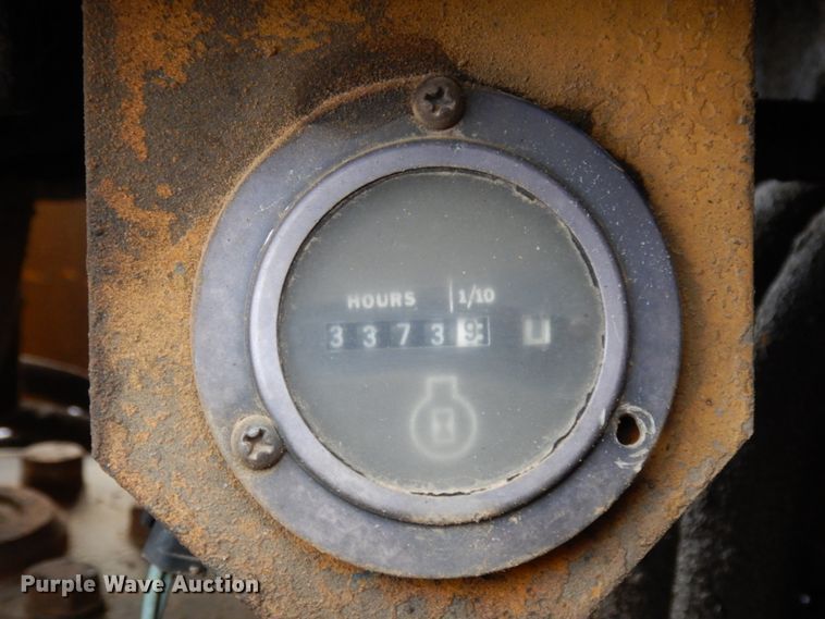 image for item DJ8235 1973 John Deere 570A  motor grader