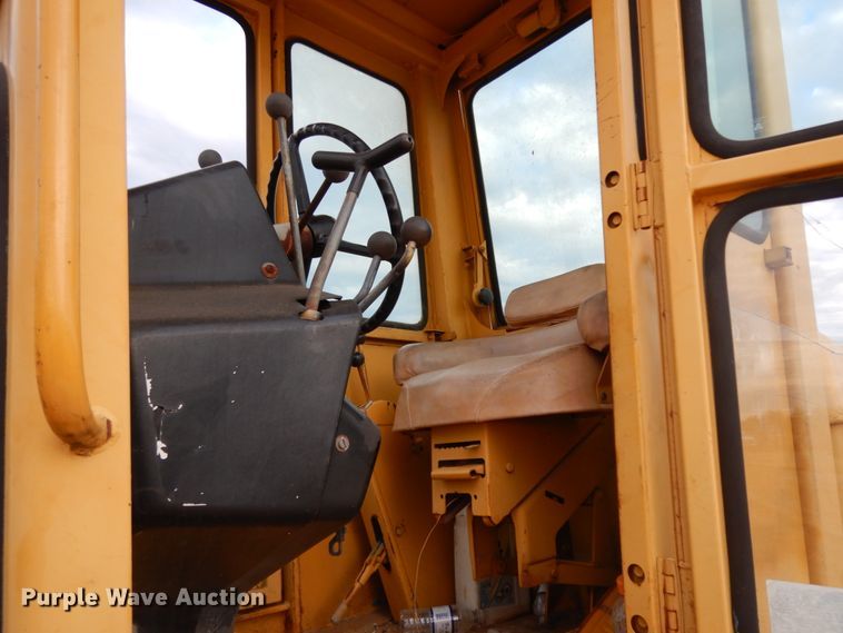 image for item DJ8235 1973 John Deere 570A  motor grader