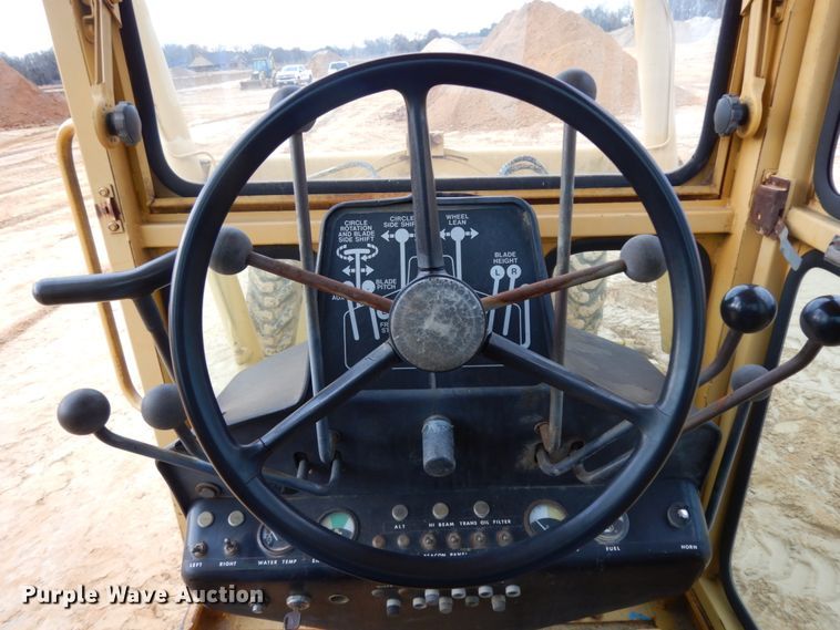 image for item DJ8235 1973 John Deere 570A  motor grader