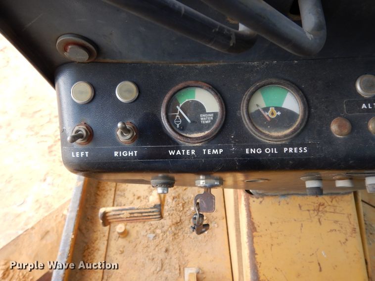 image for item DJ8235 1973 John Deere 570A  motor grader