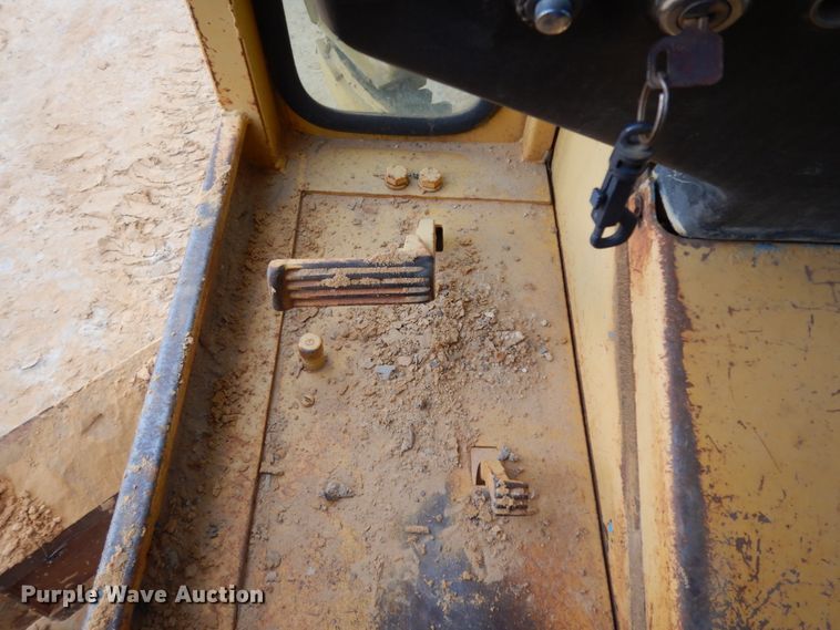 image for item DJ8235 1973 John Deere 570A  motor grader