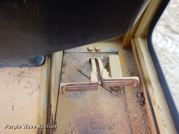 image for item DJ8235 1973 John Deere 570A  motor grader