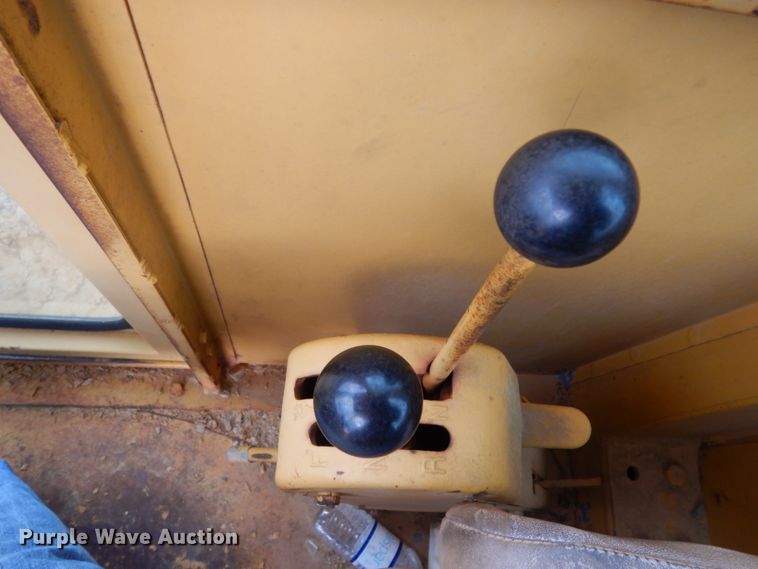 image for item DJ8235 1973 John Deere 570A  motor grader