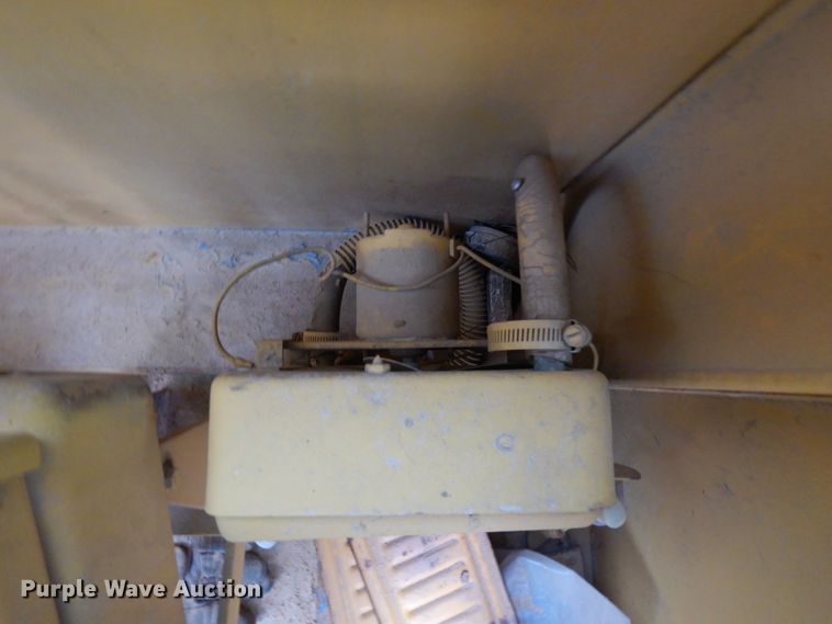 image for item DJ8235 1973 John Deere 570A  motor grader