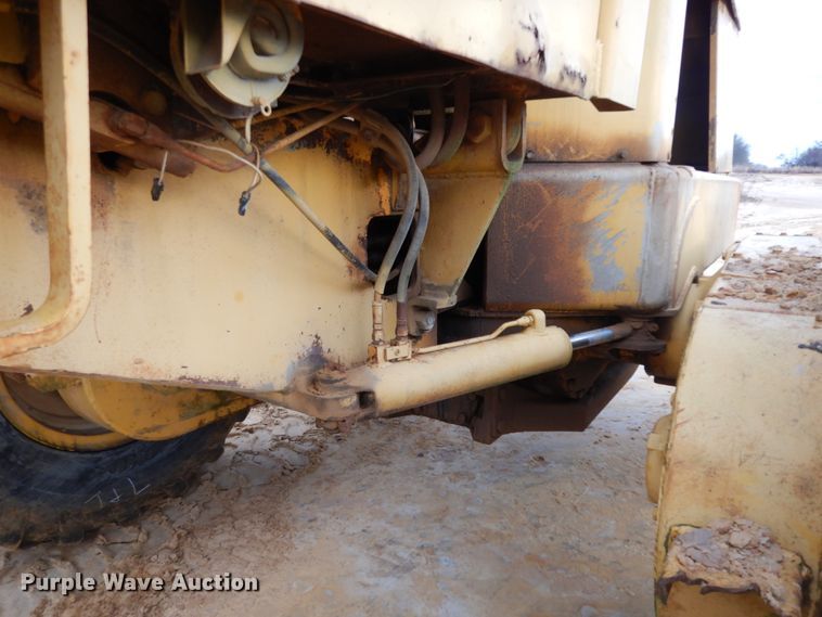 image for item DJ8235 1973 John Deere 570A  motor grader