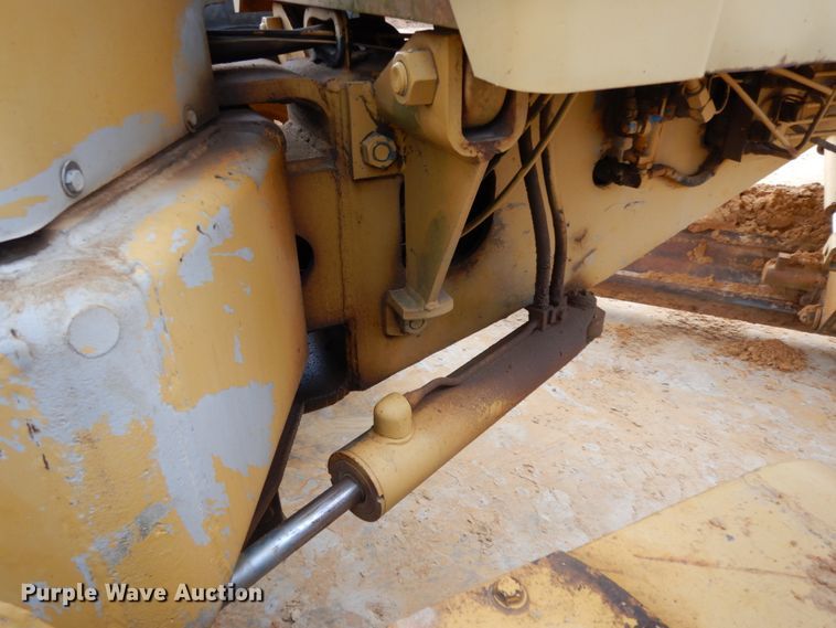 image for item DJ8235 1973 John Deere 570A  motor grader