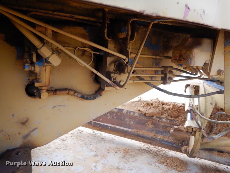 image for item DJ8235 1973 John Deere 570A  motor grader