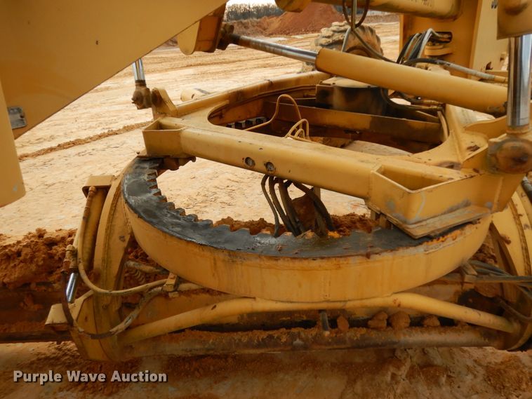 image for item DJ8235 1973 John Deere 570A  motor grader