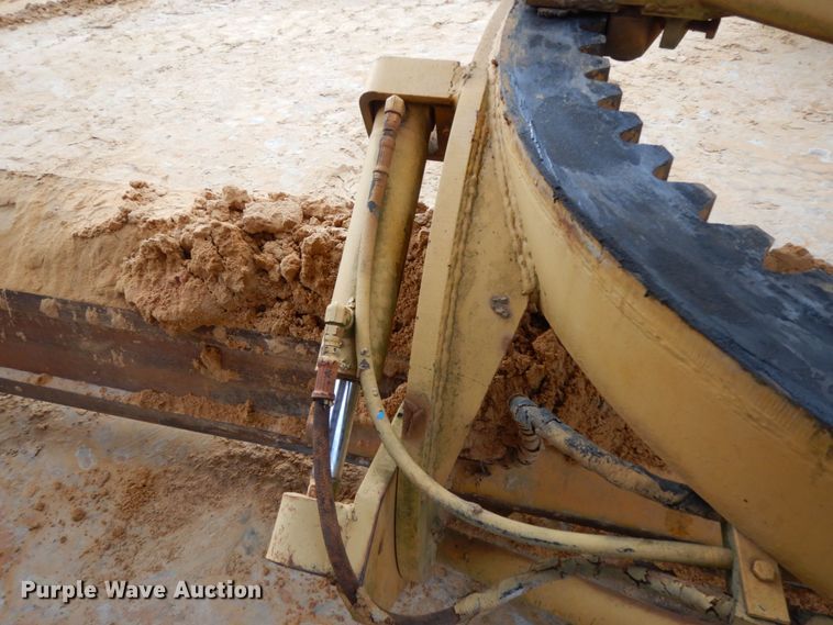 image for item DJ8235 1973 John Deere 570A  motor grader