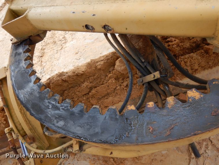 image for item DJ8235 1973 John Deere 570A  motor grader