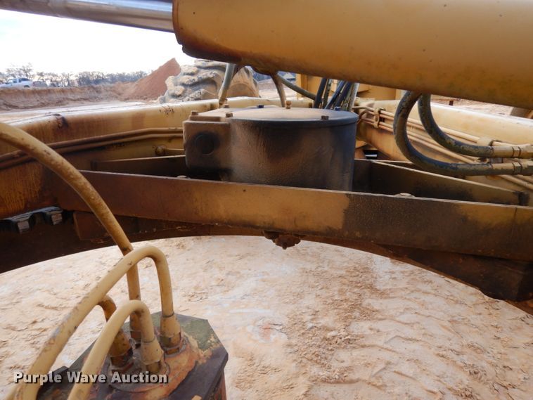 image for item DJ8235 1973 John Deere 570A  motor grader