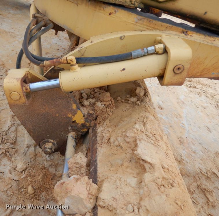 image for item DJ8235 1973 John Deere 570A  motor grader