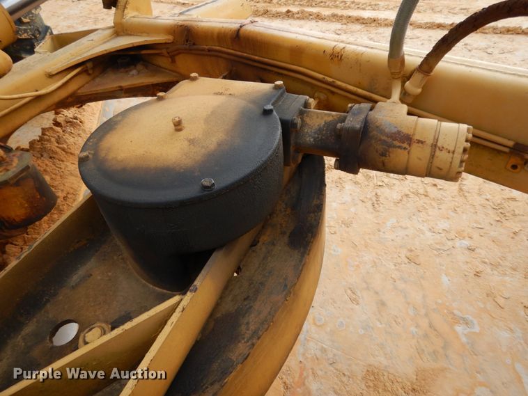 image for item DJ8235 1973 John Deere 570A  motor grader