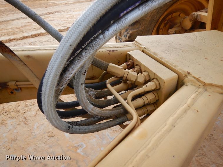 image for item DJ8235 1973 John Deere 570A  motor grader