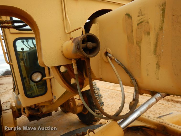 image for item DJ8235 1973 John Deere 570A  motor grader