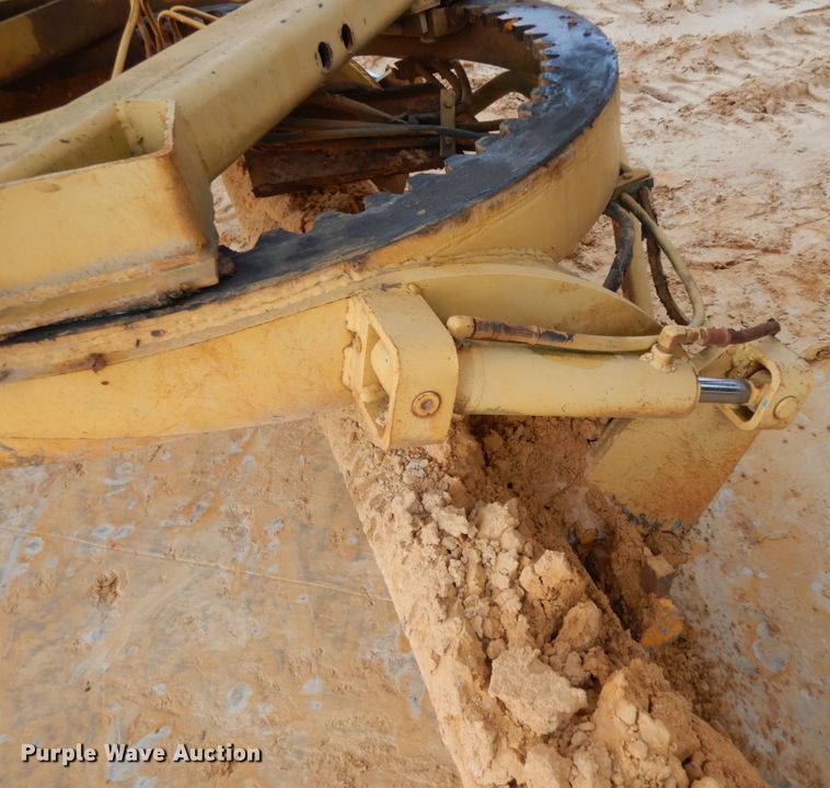 image for item DJ8235 1973 John Deere 570A  motor grader