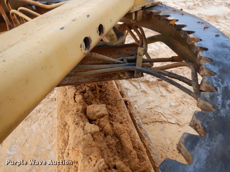 image for item DJ8235 1973 John Deere 570A  motor grader