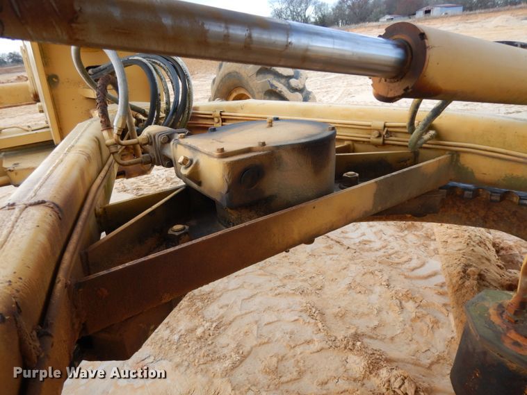 image for item DJ8235 1973 John Deere 570A  motor grader