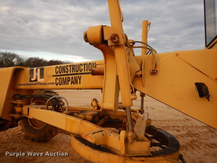 image for item DJ8235 1973 John Deere 570A  motor grader