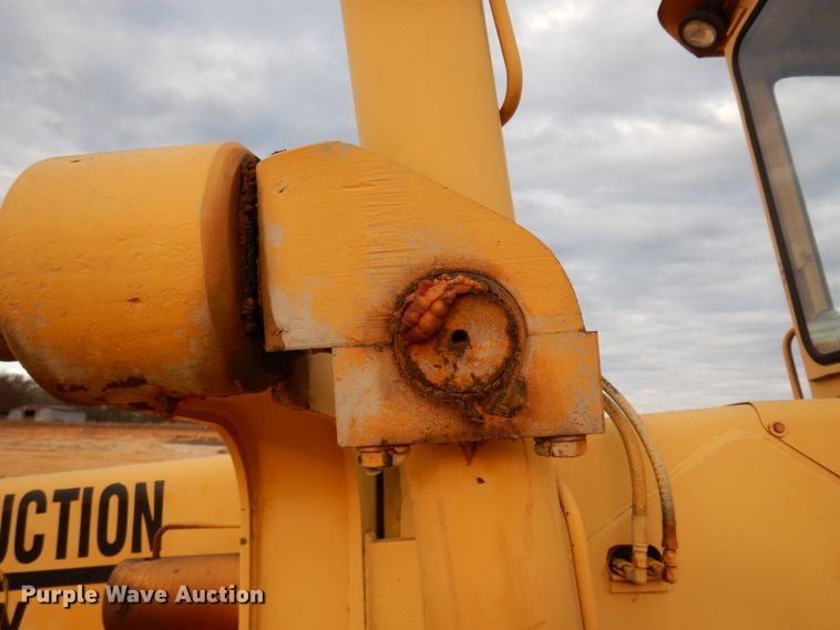 image for item DJ8235 1973 John Deere 570A  motor grader