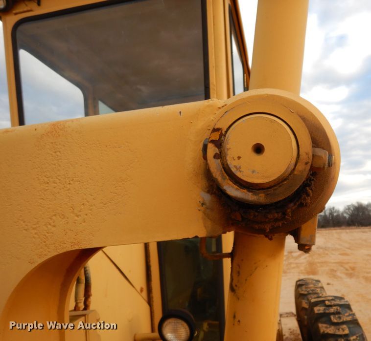 image for item DJ8235 1973 John Deere 570A  motor grader