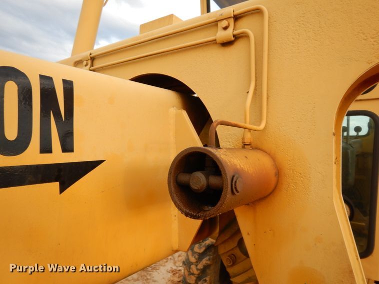 image for item DJ8235 1973 John Deere 570A  motor grader