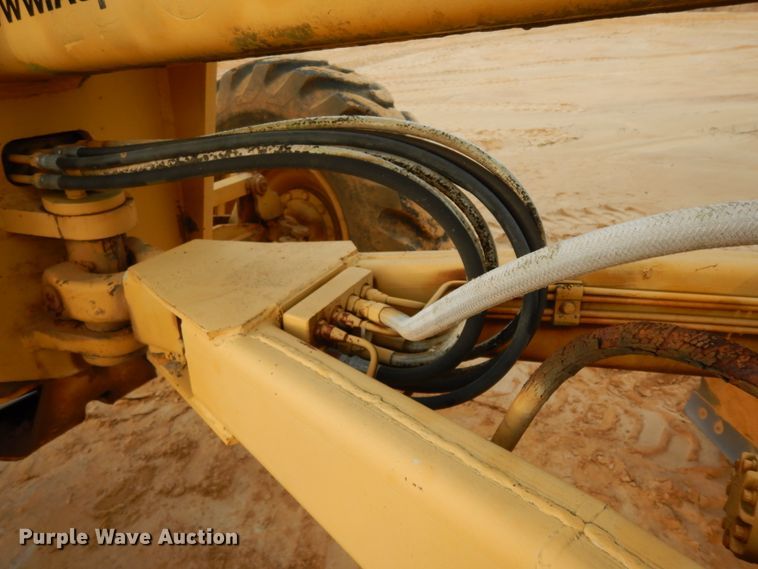 image for item DJ8235 1973 John Deere 570A  motor grader