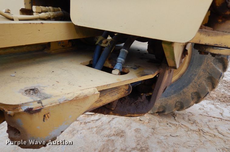 image for item DJ8235 1973 John Deere 570A  motor grader