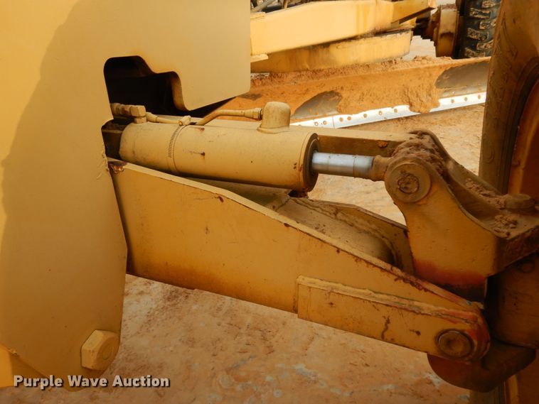 image for item DJ8235 1973 John Deere 570A  motor grader