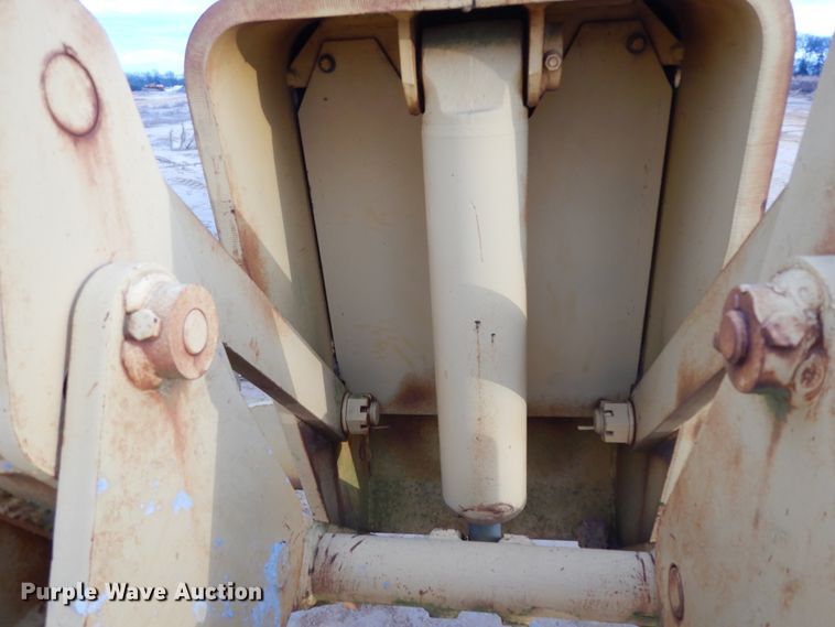 image for item DJ8235 1973 John Deere 570A  motor grader