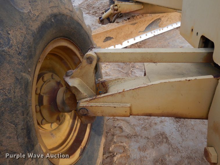 image for item DJ8235 1973 John Deere 570A  motor grader