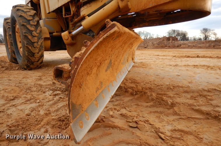 image for item DJ8235 1973 John Deere 570A  motor grader