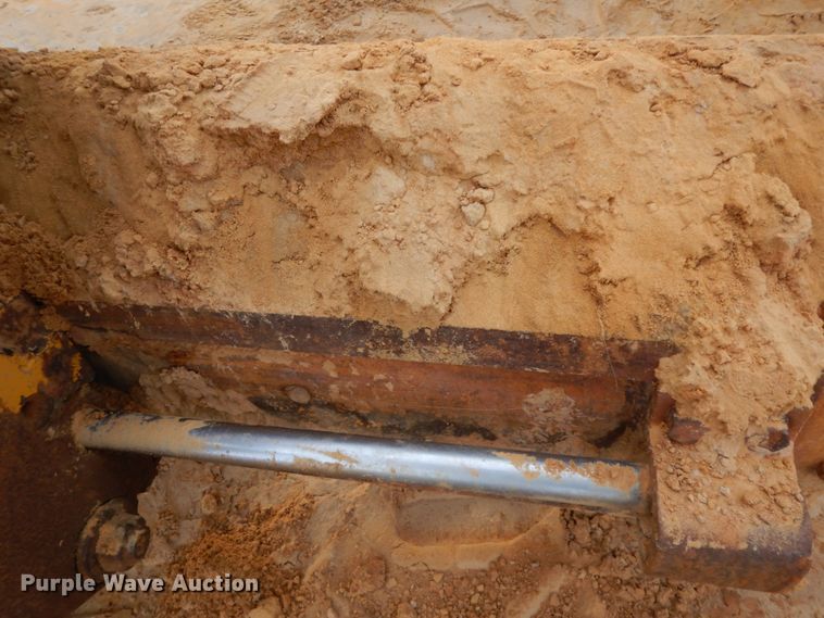 image for item DJ8235 1973 John Deere 570A  motor grader