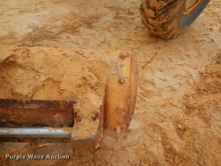 image for item DJ8235 1973 John Deere 570A  motor grader