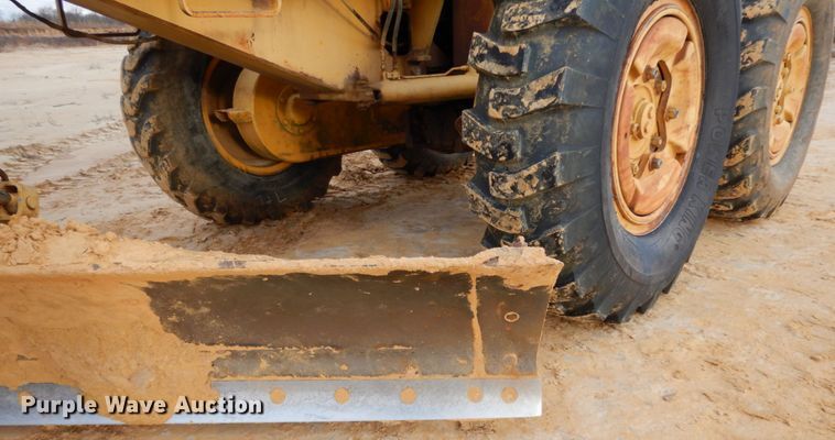 image for item DJ8235 1973 John Deere 570A  motor grader