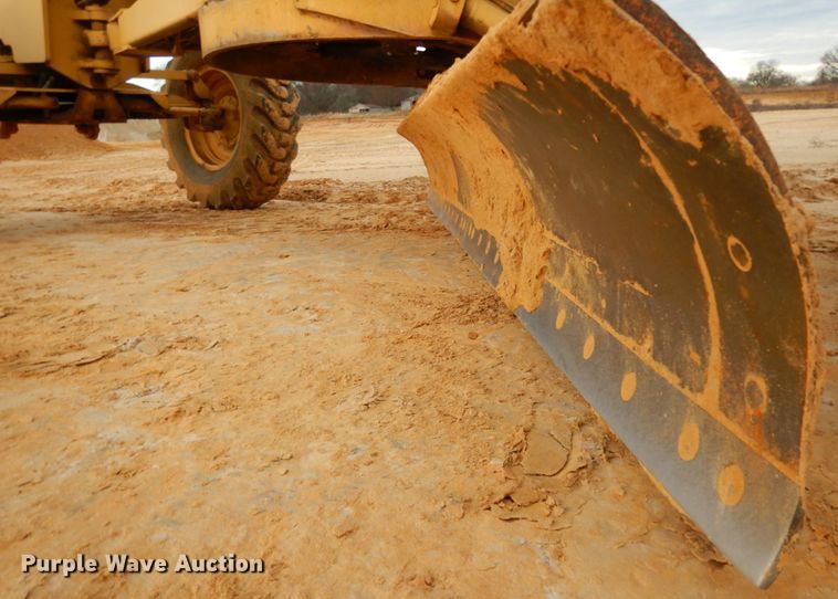 image for item DJ8235 1973 John Deere 570A  motor grader