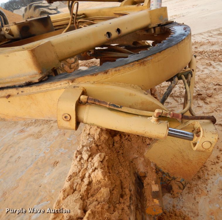 image for item DJ8235 1973 John Deere 570A  motor grader