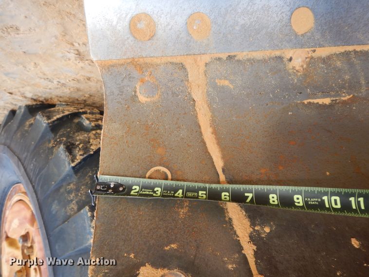 image for item DJ8235 1973 John Deere 570A  motor grader