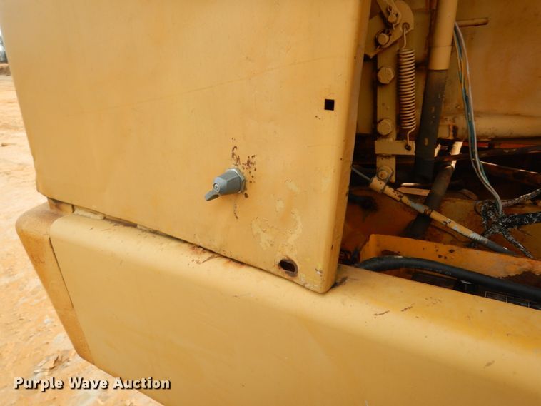 image for item DJ8235 1973 John Deere 570A  motor grader