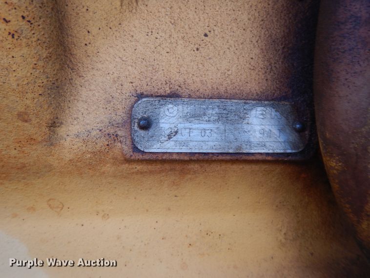 image for item DJ8235 1973 John Deere 570A  motor grader