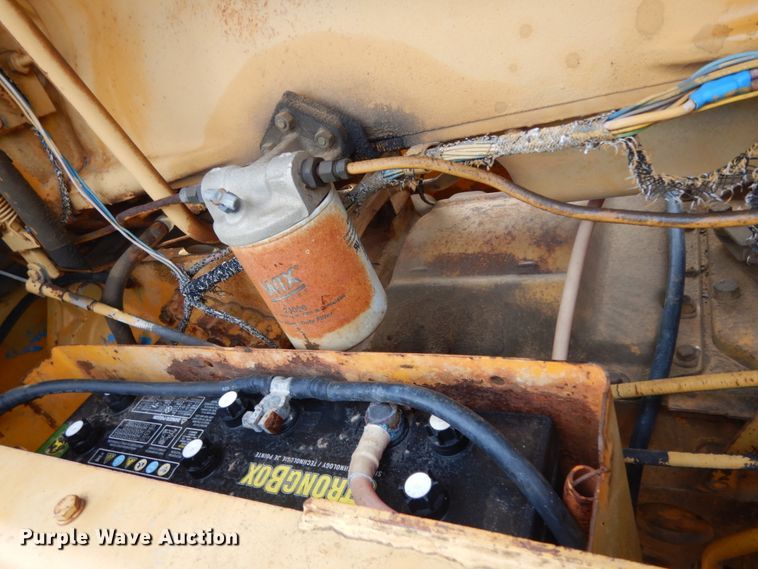 image for item DJ8235 1973 John Deere 570A  motor grader