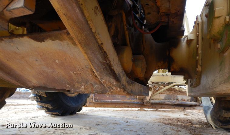 image for item DJ8235 1973 John Deere 570A  motor grader