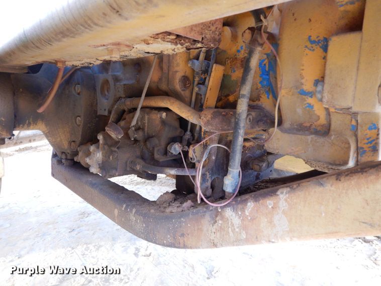 image for item DJ8235 1973 John Deere 570A  motor grader