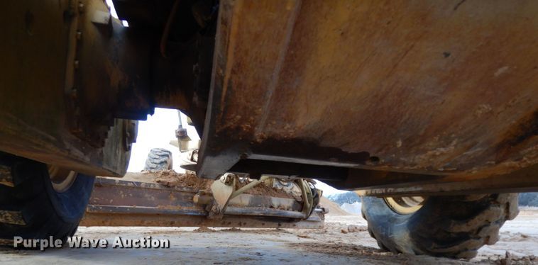 image for item DJ8235 1973 John Deere 570A  motor grader